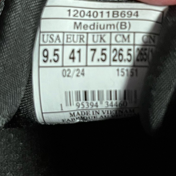 Brooks Size 9.5 Athletic Shoes in Pink and Black - Picture 7 of 7